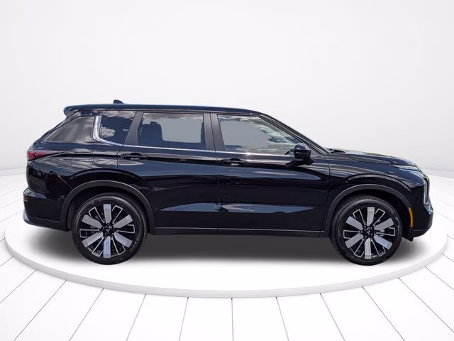 2025 Labrador Black Pearl Mitsubishi Outlander SE FWD SUV