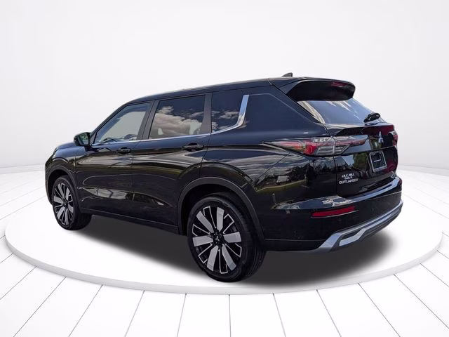 2025 Labrador Black Pearl Mitsubishi Outlander SE FWD SUV