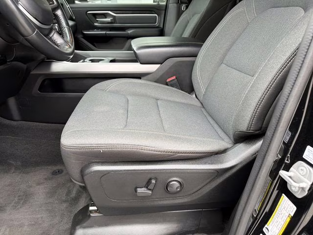 2023 Diamond Black Crystal Pearlcoat Ram 1500 Big Horn/Lone Star 4X4 Truck