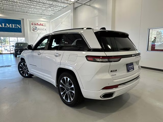 2023 Bright White Clearcoat Jeep Grand Cherokee Overland 4X4 SUV