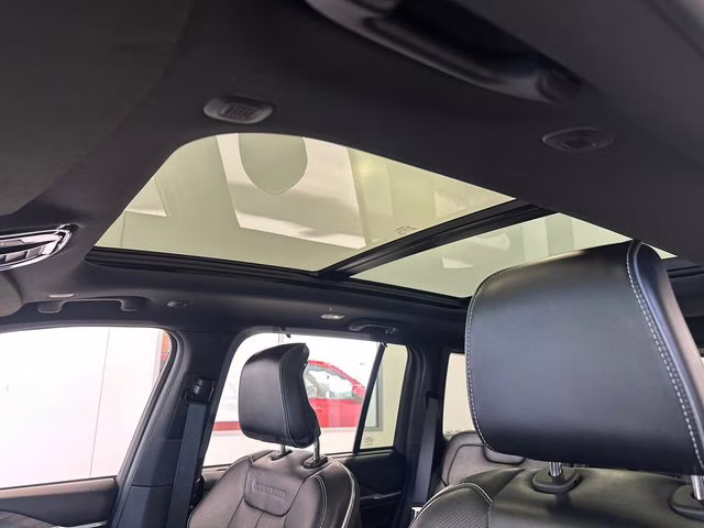 2023 Bright White Clearcoat Jeep Grand Cherokee Overland 4X4 SUV