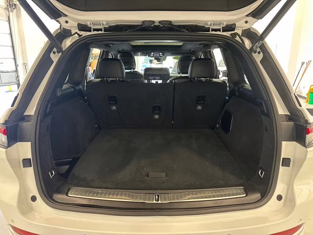 2023 Bright White Clearcoat Jeep Grand Cherokee Overland 4X4 SUV