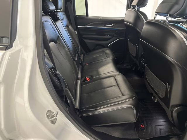 2023 Bright White Clearcoat Jeep Grand Cherokee Overland 4X4 SUV