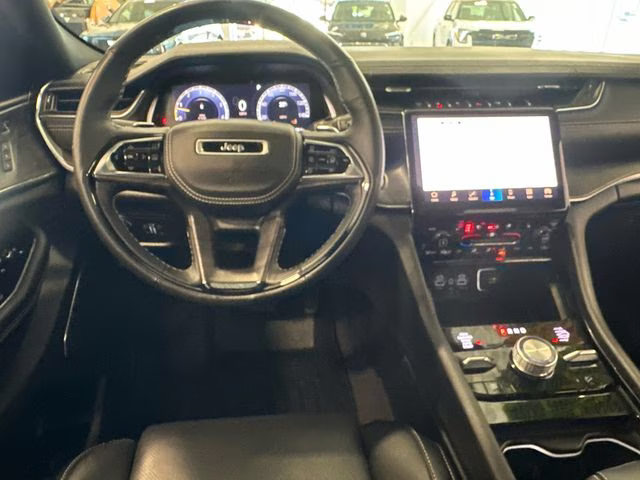 2023 Bright White Clearcoat Jeep Grand Cherokee Overland 4X4 SUV