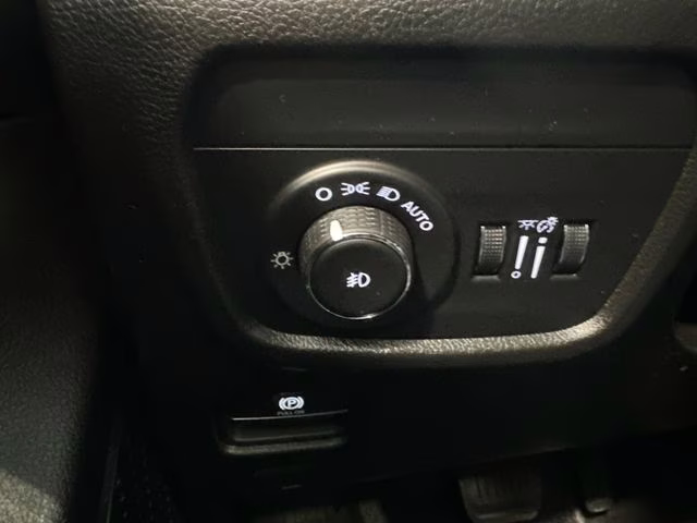 2023 Bright White Clearcoat Jeep Grand Cherokee Overland 4X4 SUV