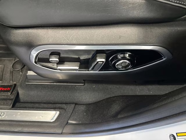 2023 Bright White Clearcoat Jeep Grand Cherokee Overland 4X4 SUV