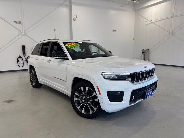 2023 Bright White Clearcoat Jeep Grand Cherokee Overland 4X4 SUV