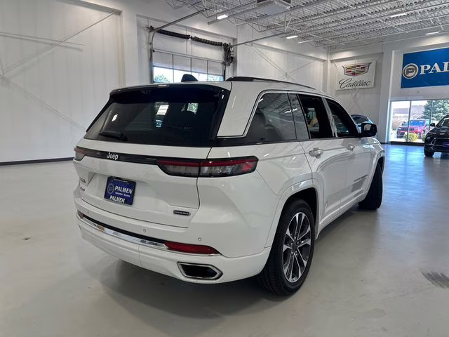 2023 Bright White Clearcoat Jeep Grand Cherokee Overland 4X4 SUV