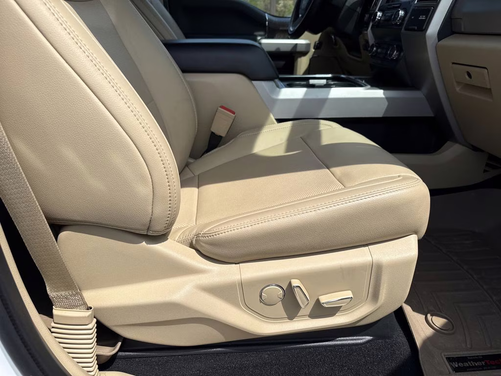 2019 White Platinum Metallic Tri-Coat Ford Super Duty F-250 SRW Lariat 4X4 Truck