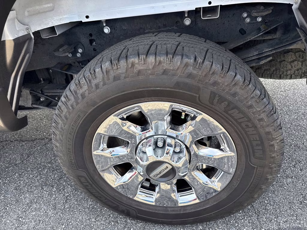 2019 White Platinum Metallic Tri-Coat Ford Super Duty F-250 SRW Lariat 4X4 Truck
