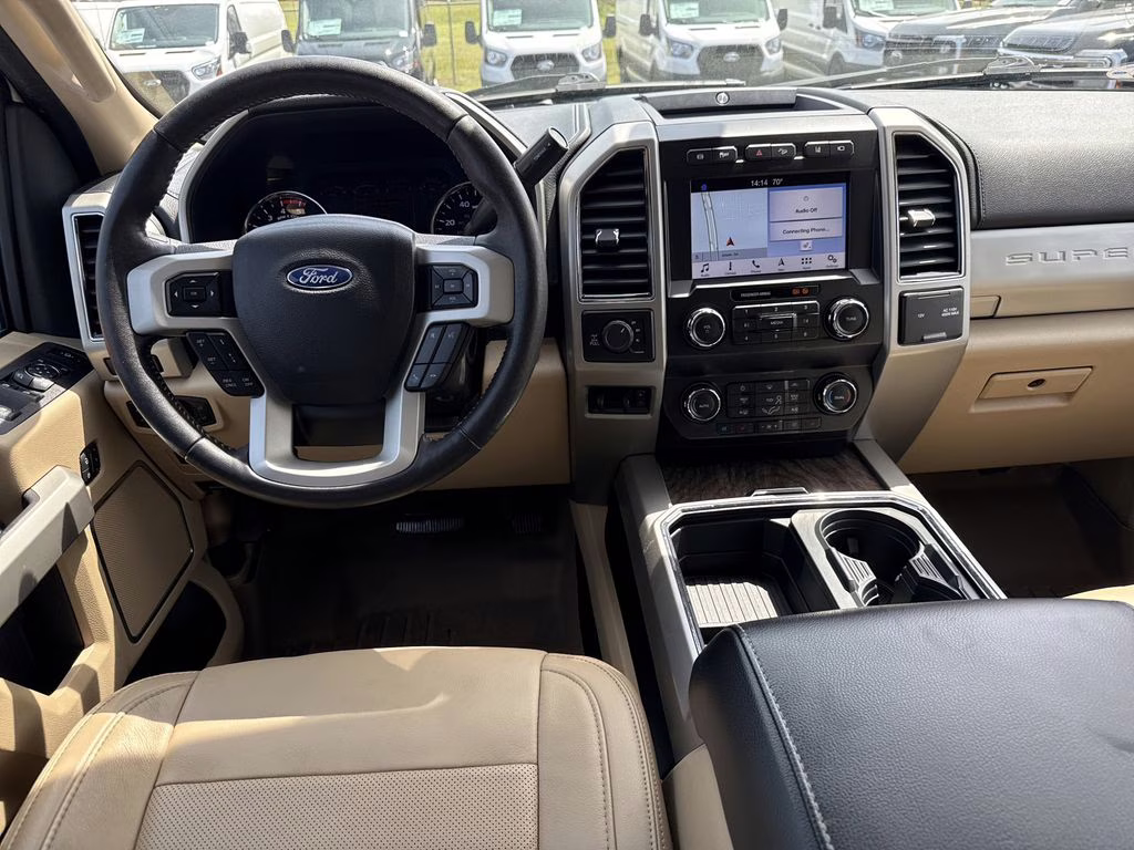 2019 White Platinum Metallic Tri-Coat Ford Super Duty F-250 SRW Lariat 4X4 Truck