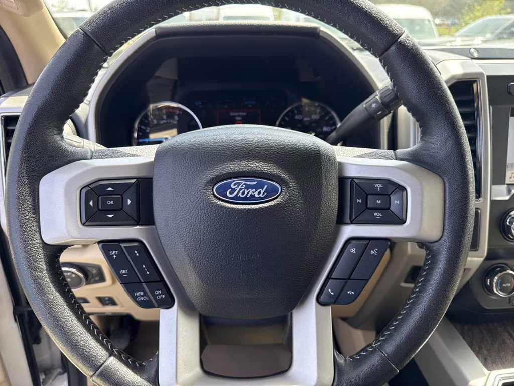 2019 White Platinum Metallic Tri-Coat Ford Super Duty F-250 SRW Lariat 4X4 Truck