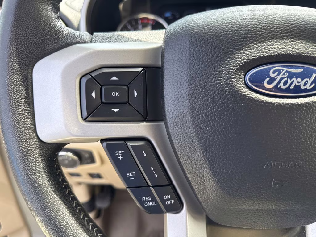 2019 White Platinum Metallic Tri-Coat Ford Super Duty F-250 SRW Lariat 4X4 Truck