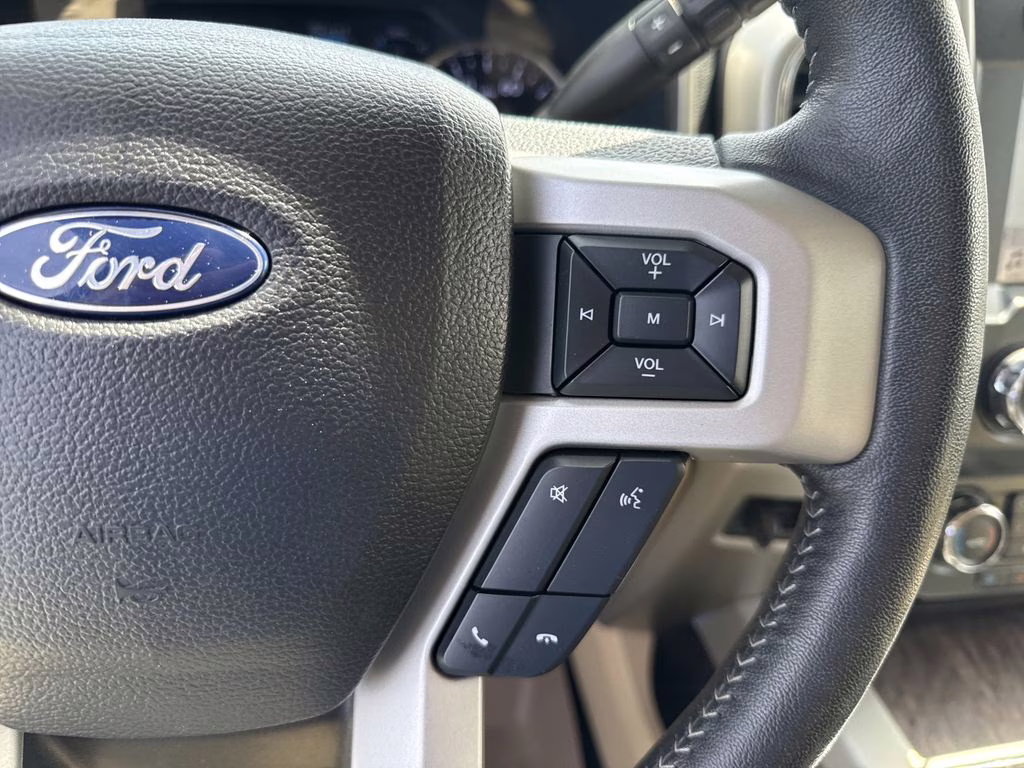 2019 White Platinum Metallic Tri-Coat Ford Super Duty F-250 SRW Lariat 4X4 Truck