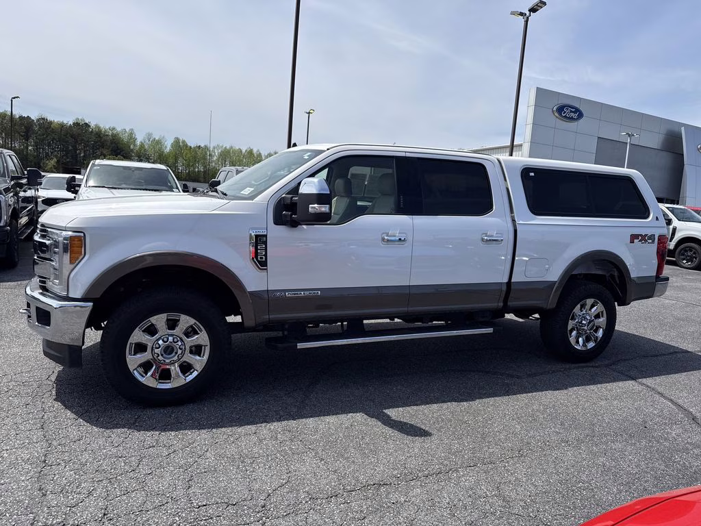 2019 White Platinum Metallic Tri-Coat Ford Super Duty F-250 SRW Lariat 4X4 Truck