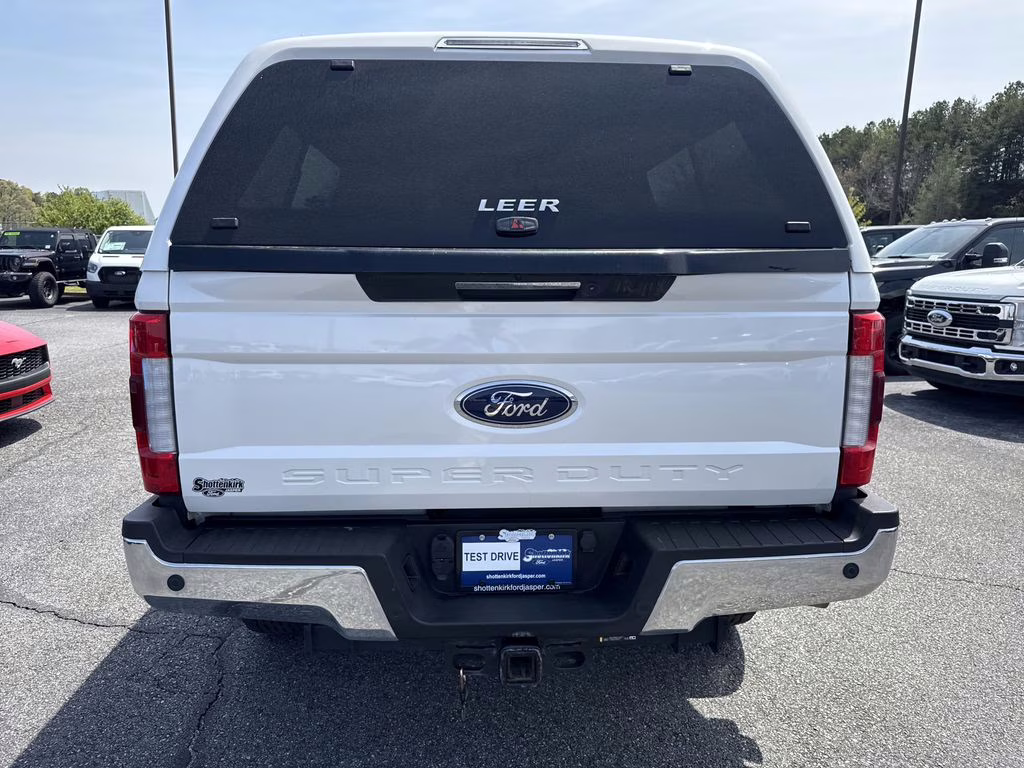 2019 White Platinum Metallic Tri-Coat Ford Super Duty F-250 SRW Lariat 4X4 Truck