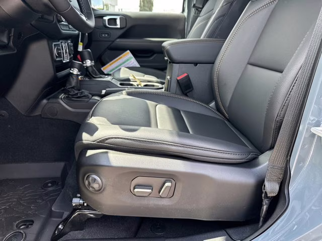 2026 Anvil Clear Coat Jeep Wrangler Sahara 4X4 Convertible