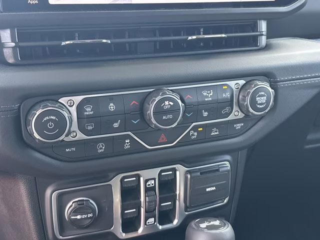 2026 Anvil Clear Coat Jeep Wrangler Sahara 4X4 Convertible