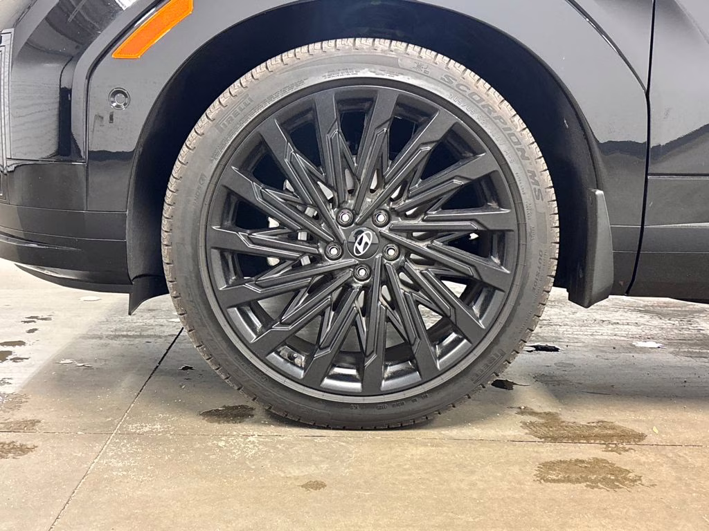 2025 Phantom Black Hyundai Santa Fe Calligraphy FWD SUV