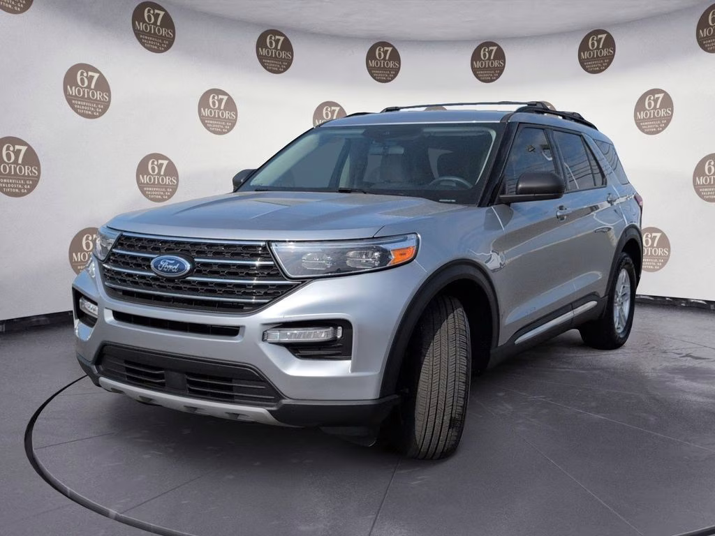 2023 Silver Metallic Ford Explorer XLT RWD SUV