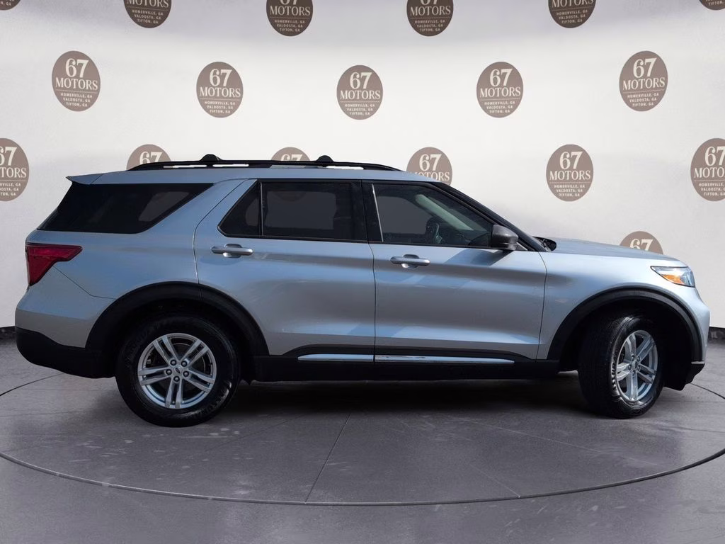 2023 Silver Metallic Ford Explorer XLT RWD SUV