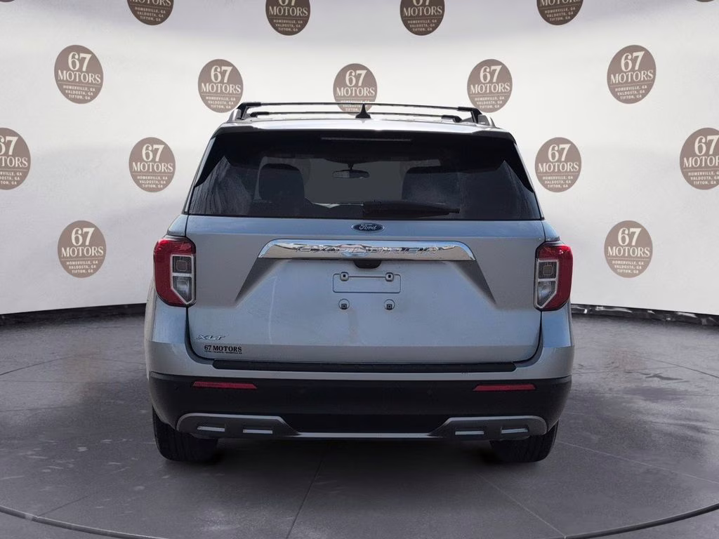 2023 Silver Metallic Ford Explorer XLT RWD SUV