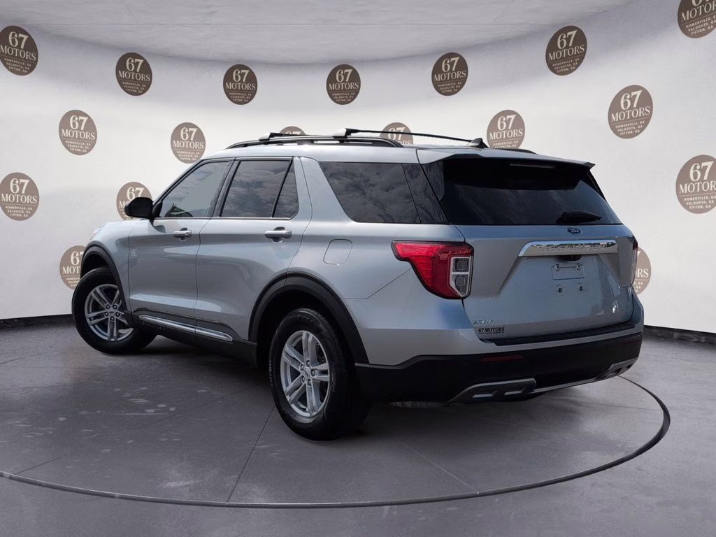 2023 Silver Metallic Ford Explorer XLT RWD SUV