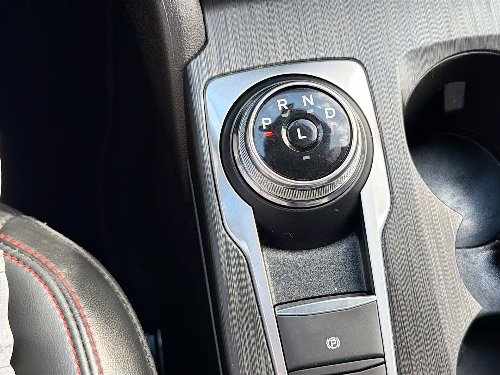 2023 Rapid Red Metallic Tinted Clearcoat Ford Escape ST-Line FWD SUV