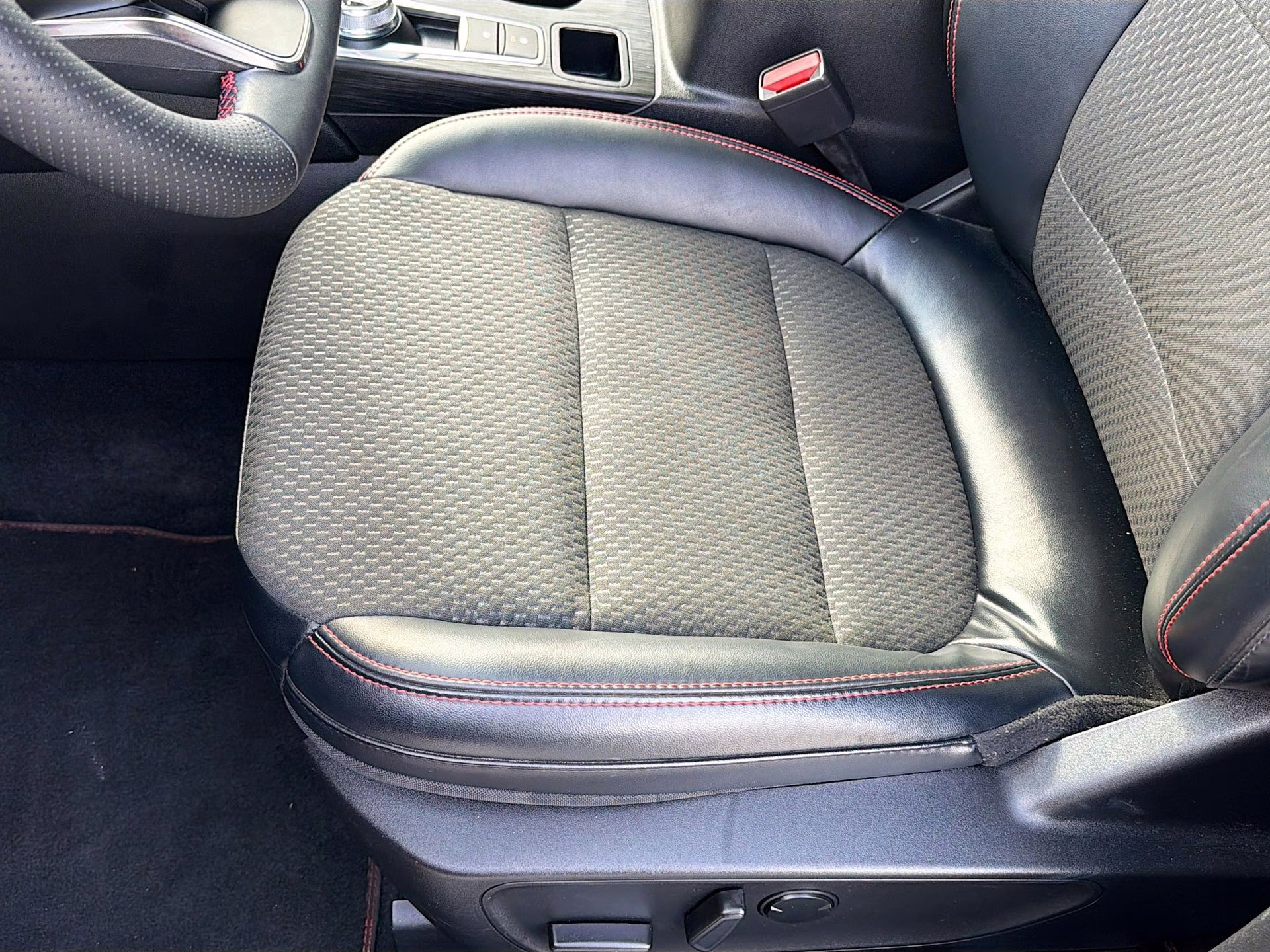 2023 Rapid Red Metallic Tinted Clearcoat Ford Escape ST-Line FWD SUV