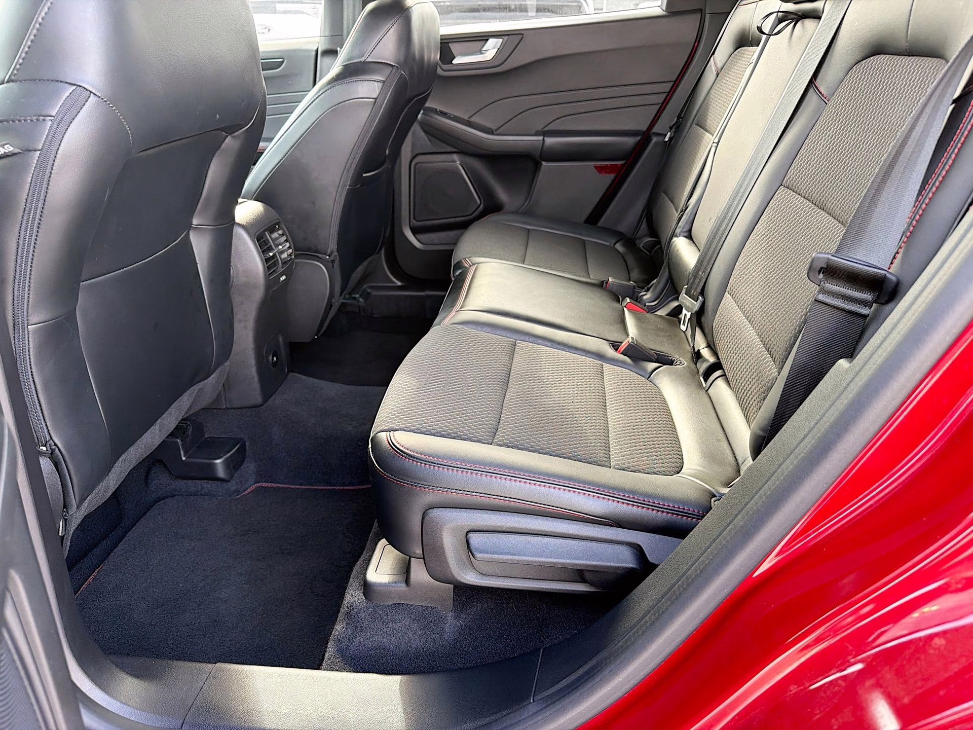 2023 Rapid Red Metallic Tinted Clearcoat Ford Escape ST-Line FWD SUV