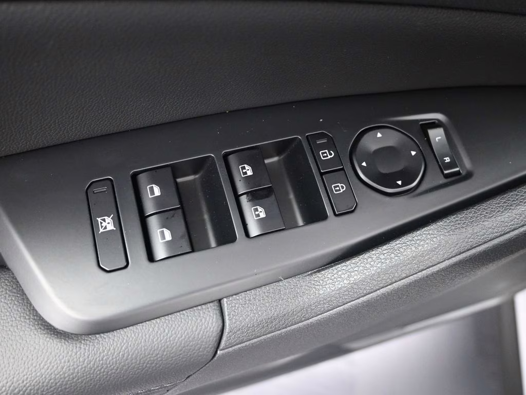 2026 Glacial White Pearl Kia Sportage EX FWD SUV