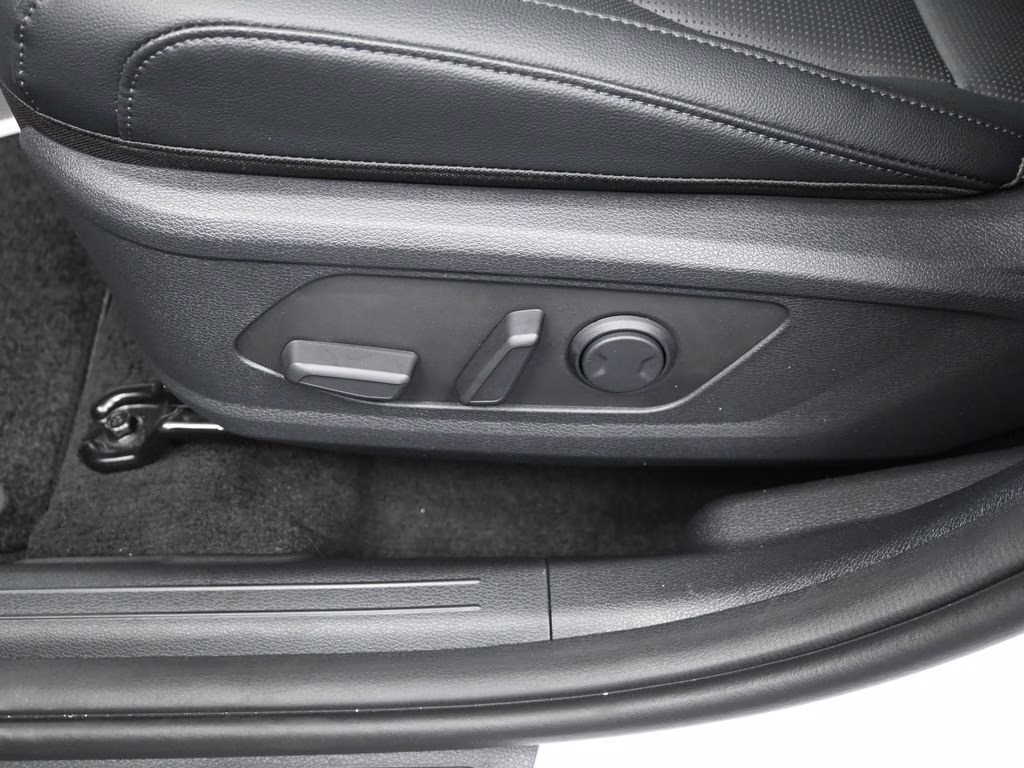 2026 Glacial White Pearl Kia Sportage EX FWD SUV