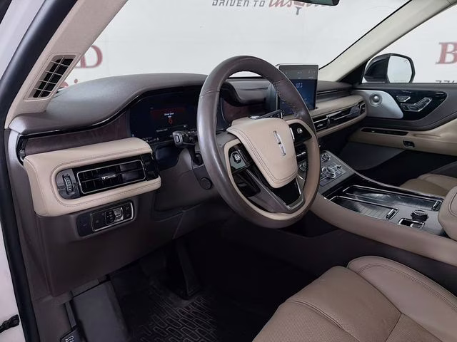 2022 White Metallic Lincoln Aviator Reserve AWD SUV