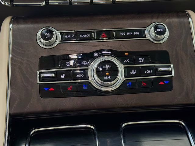 2022 White Metallic Lincoln Aviator Reserve AWD SUV