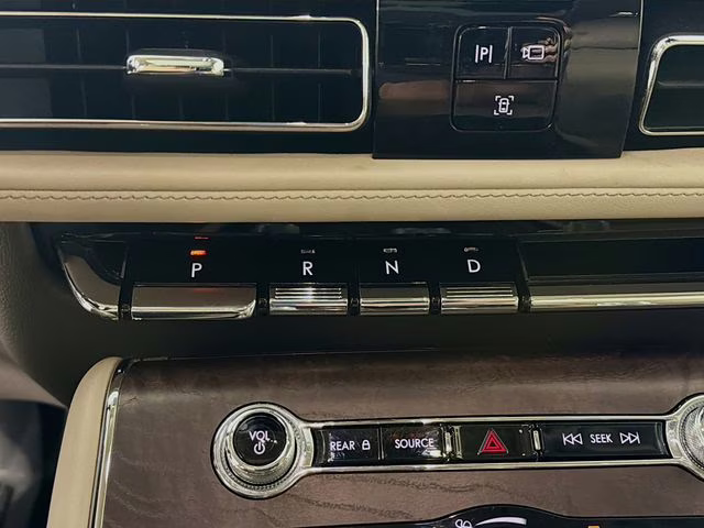 2022 White Metallic Lincoln Aviator Reserve AWD SUV