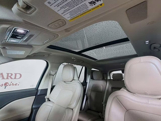 2022 White Metallic Lincoln Aviator Reserve AWD SUV