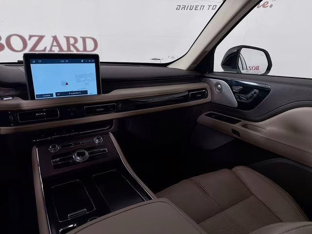 2022 White Metallic Lincoln Aviator Reserve AWD SUV