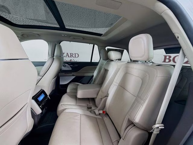 2022 White Metallic Lincoln Aviator Reserve AWD SUV