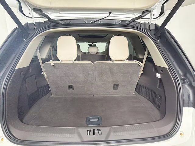 2022 White Metallic Lincoln Aviator Reserve AWD SUV