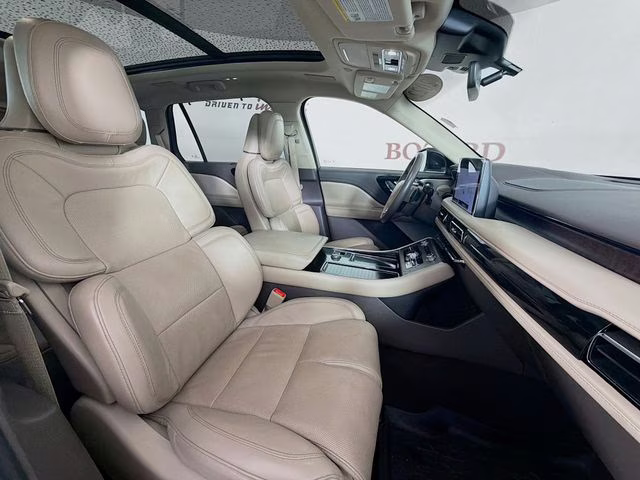 2022 White Metallic Lincoln Aviator Reserve AWD SUV