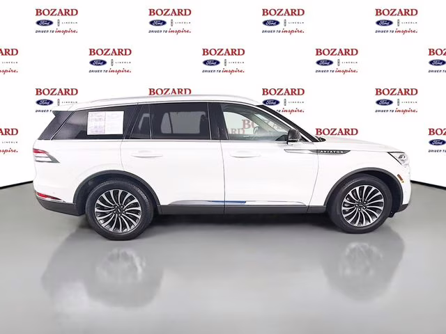 2022 White Metallic Lincoln Aviator Reserve AWD SUV