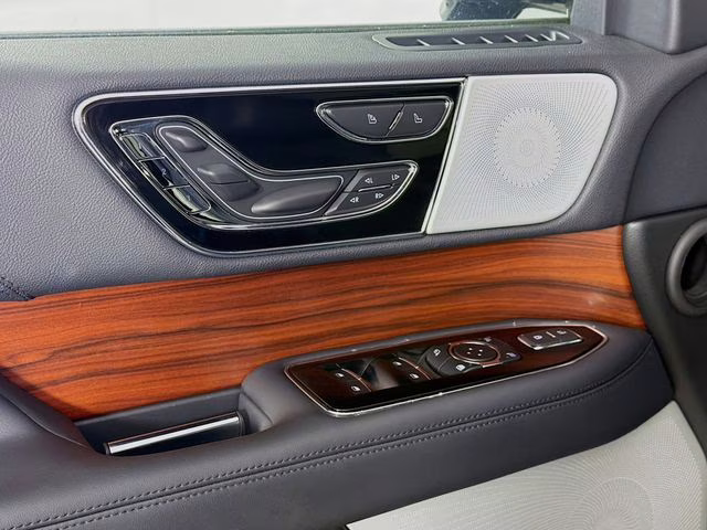 2024 Gray Metallic Lincoln Navigator Reserve 4X4 SUV