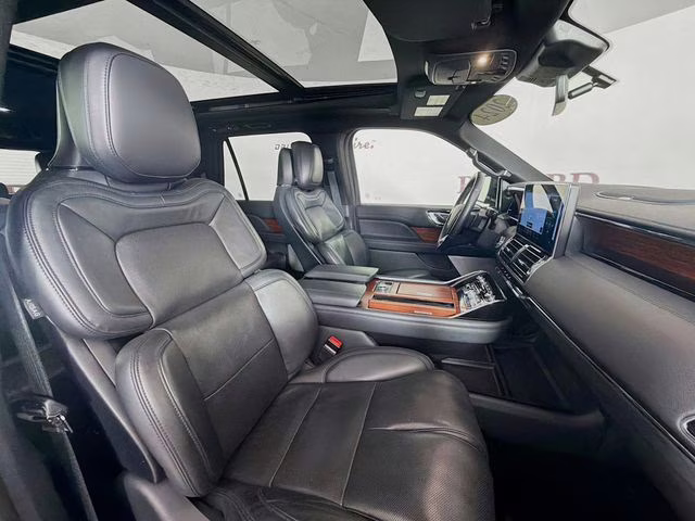 2024 Gray Metallic Lincoln Navigator Reserve 4X4 SUV
