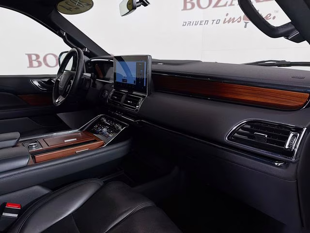 2024 Gray Metallic Lincoln Navigator Reserve 4X4 SUV