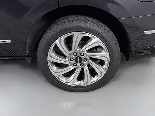 2024 Gray Metallic Lincoln Navigator Reserve 4X4 SUV