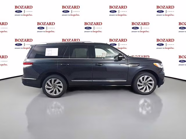 2024 Gray Metallic Lincoln Navigator Reserve 4X4 SUV