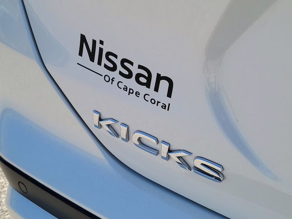 2024 Aspen White Nissan Kicks SR FWD SUV