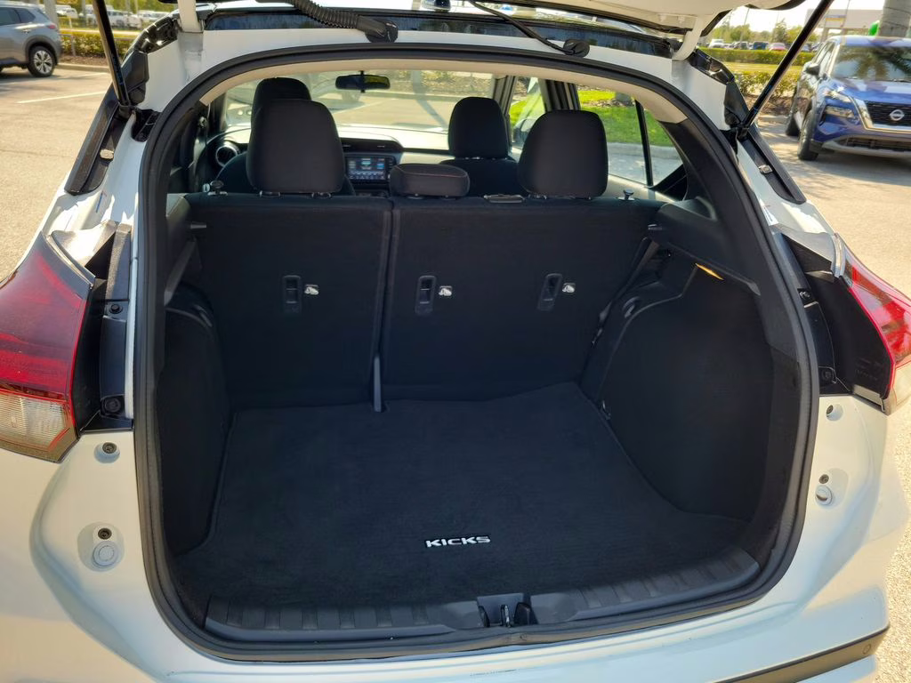 2024 Aspen White Nissan Kicks SR FWD SUV