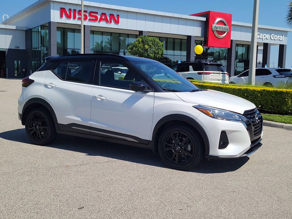 2024 Aspen White Nissan Kicks SR FWD SUV