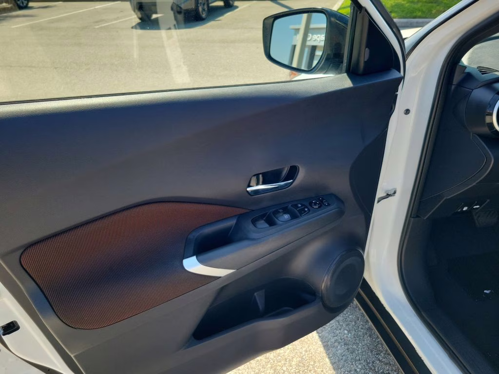 2024 Aspen White Nissan Kicks SR FWD SUV